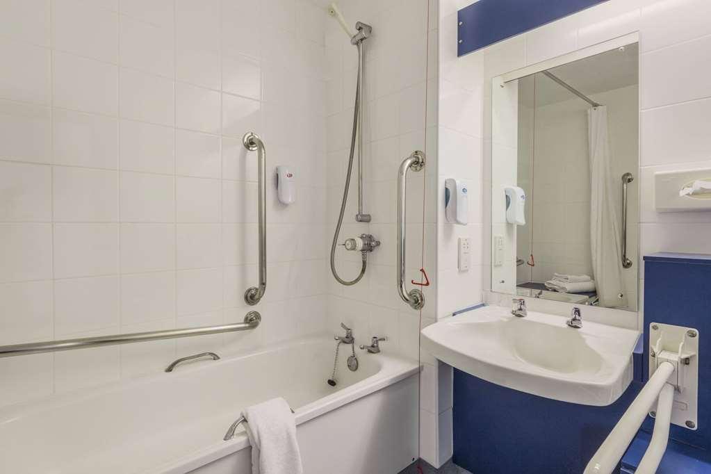 Days Inn Magor Habitación foto